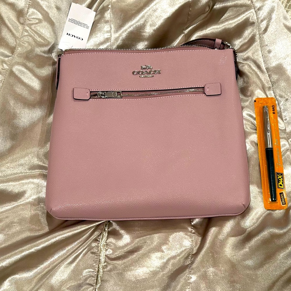 NWT Coach Crossbody leather purse with dust bag